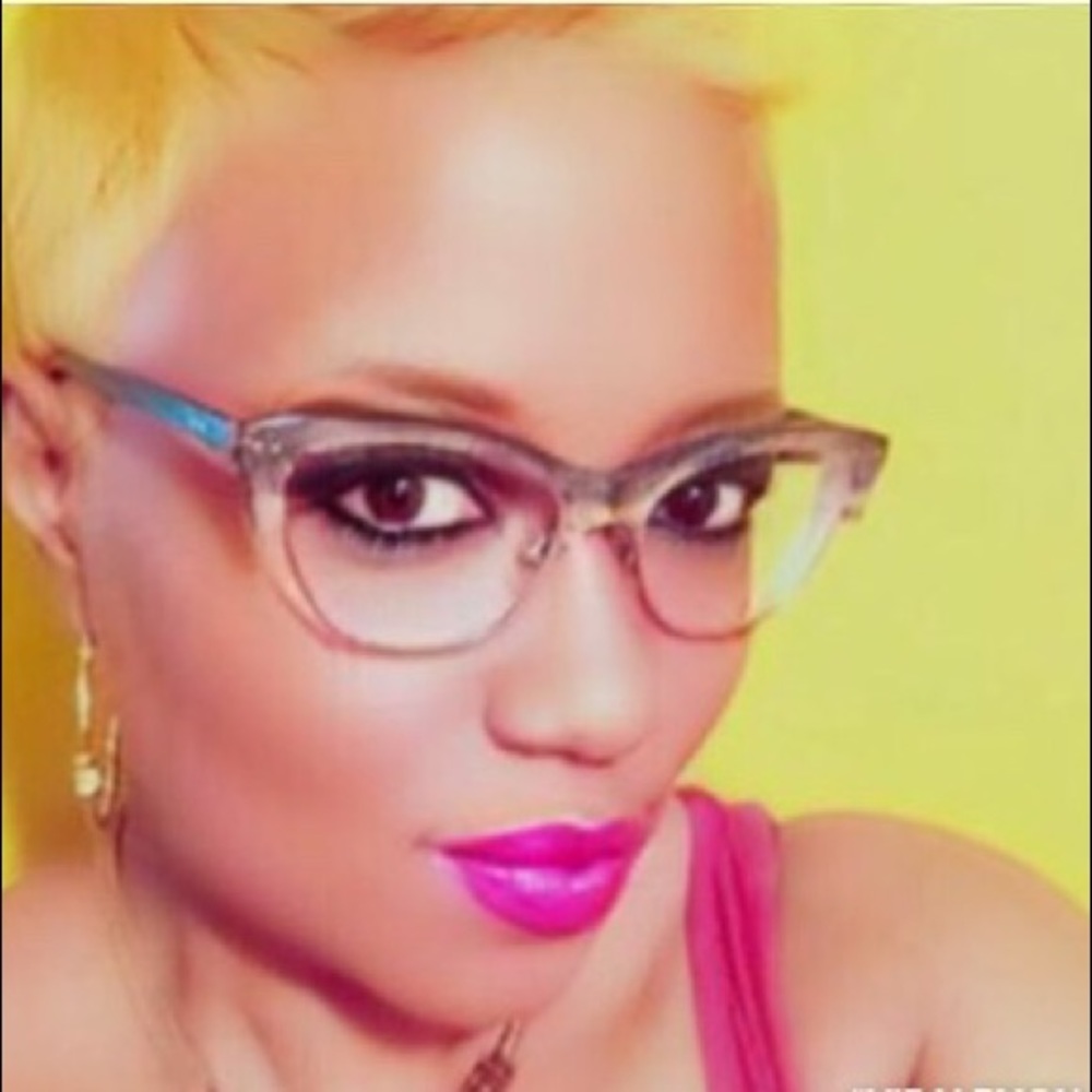 Meet your Posher, Rolanda